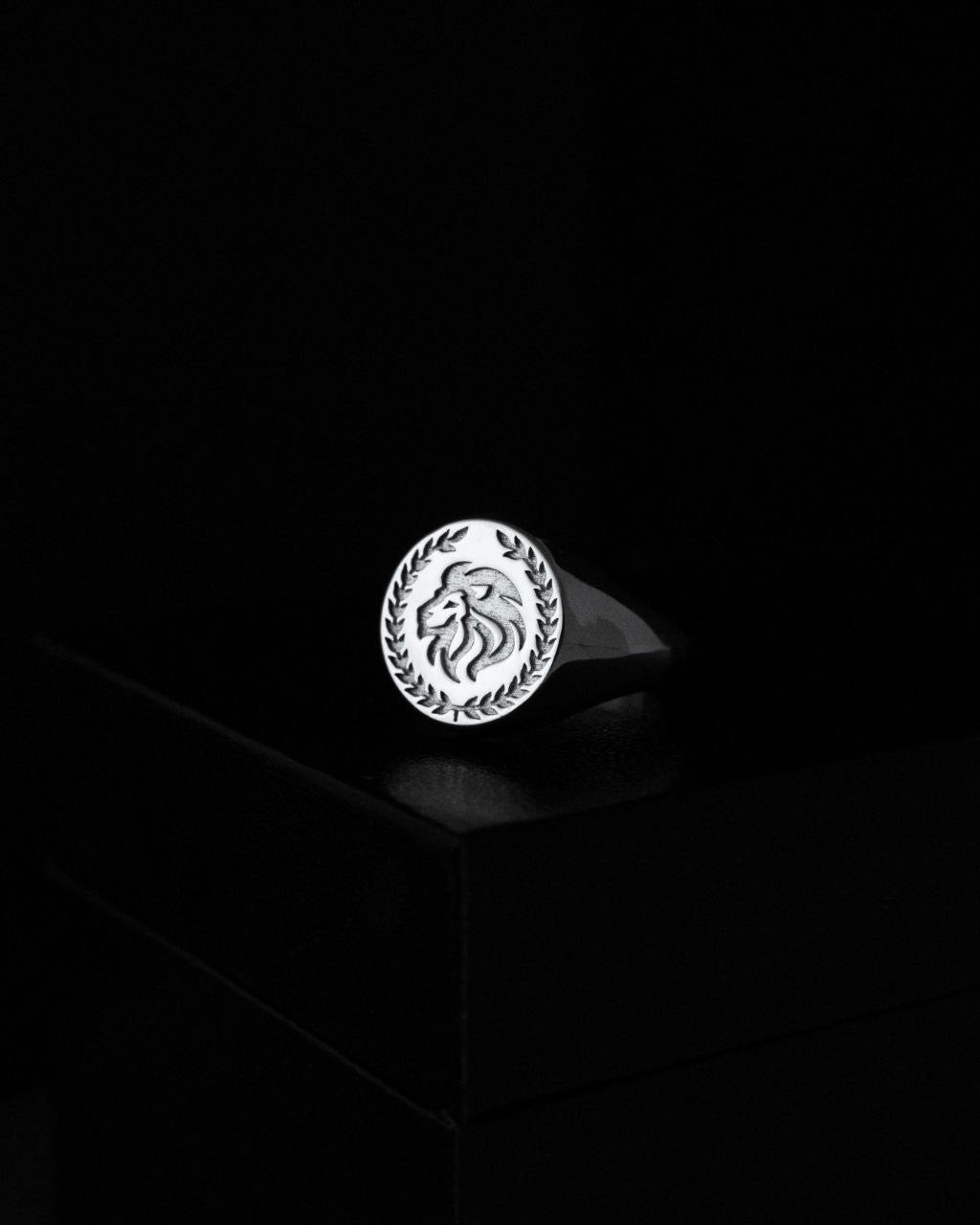 Courage - Lion Signet Ring - philologa